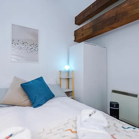 Mcr 2br 2ba, Parking, Wifi, Full Kitchen *