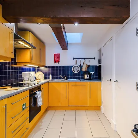Mcr 2br 2ba, Parking, Wifi, Full Kitchen Μάντσεστερ