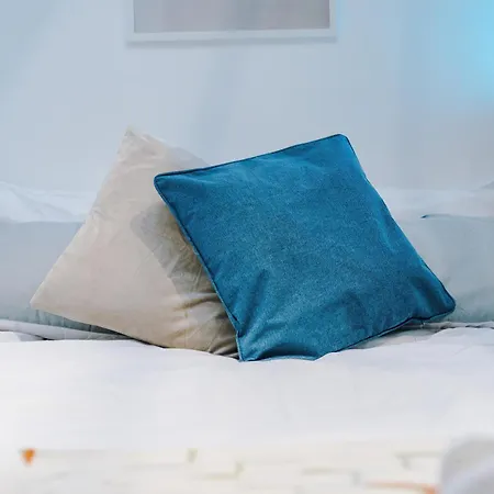 Mcr 2br 2ba, Parking, Wifi, Full Kitchen