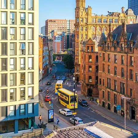 Mcr 2br 2ba, Parking, Wifi, Full Kitchen *