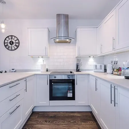 3br Fully-equipped House With Free Wifi & Parking Apartment Manchester