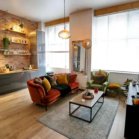 Apartment Stylish Seconds Away From Hotspots Pass The Keys Manchester