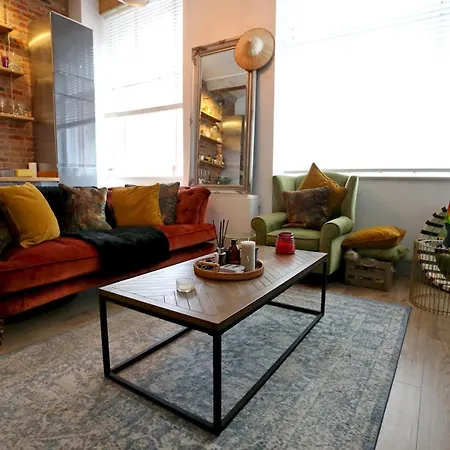 Stylish Seconds Away From Hotspots Pass The Keys Apartment Manchester