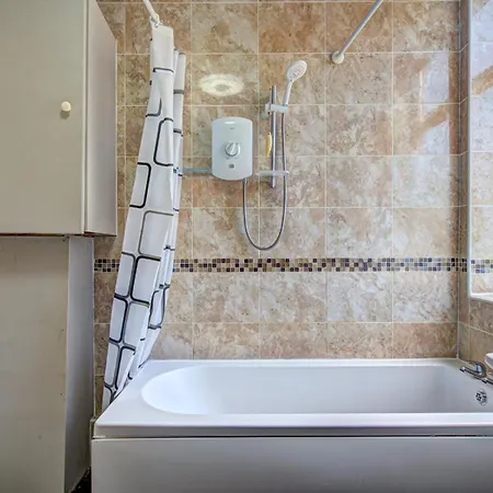 Pass The Keys Modern Two Bedroom By Levenshulme Station Hébergement de vacances *