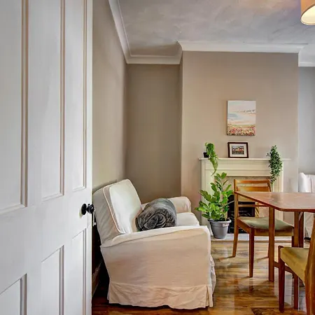 Hébergement de vacances Pass The Keys Modern Two Bedroom By Levenshulme Station *