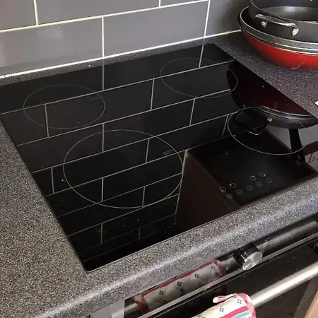 Single Sunny Stretford * 맨체스터