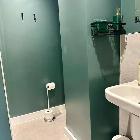 Cute 1 Bed Duplex With Balcony 아파트