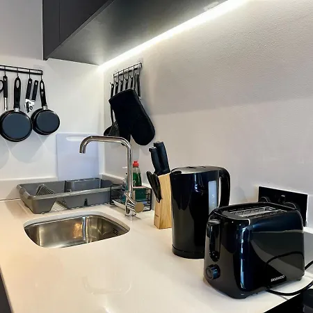 Cute 1 Bed Duplex With Balcony דירה