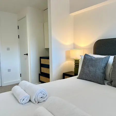 Cute 1 Bed Duplex With Balcony דירה *