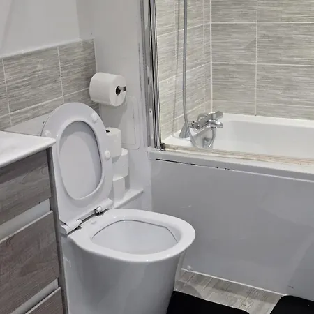 Mega9 Luxury 2bedrooms - 2baths, 2toilets Apartament *