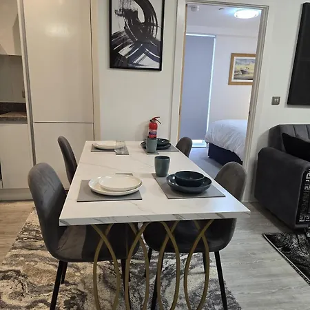 Mega9 Luxury 2bedrooms - 2baths, 2toilets Apartament Manchester