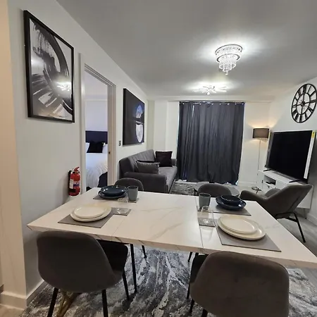 Mega9 Luxury 2bedrooms - 2baths, 2toilets * Manchester