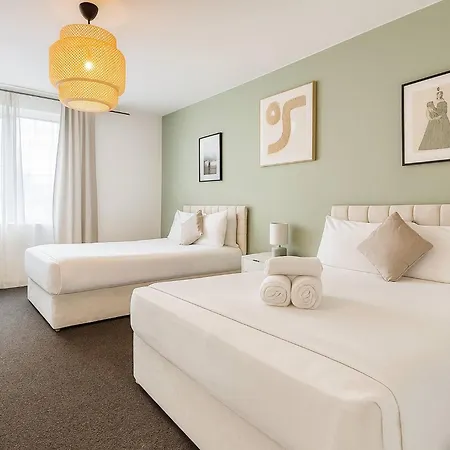 Apartament Media Sleeps 4 Free Parking