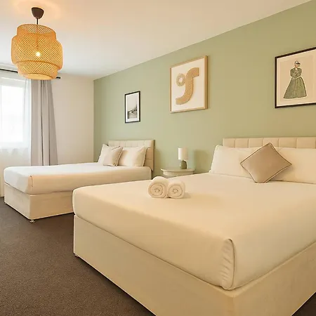 Apartament Media Sleeps 4 Free Parking *