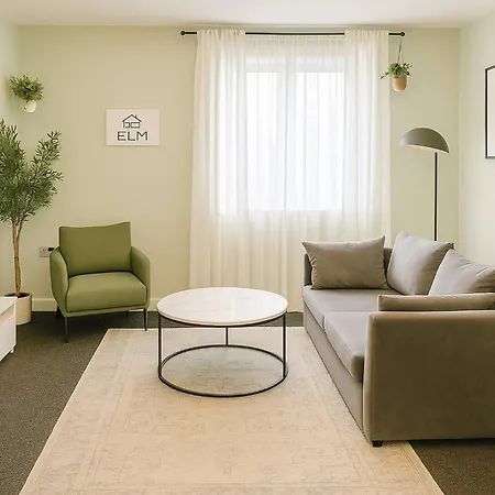 Media Sleeps 4 Free Parking *