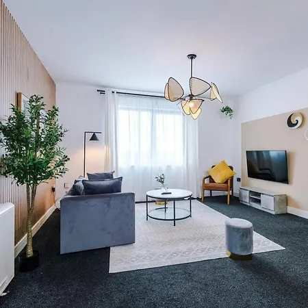 Modern Sleeps 4 & Free Parking *