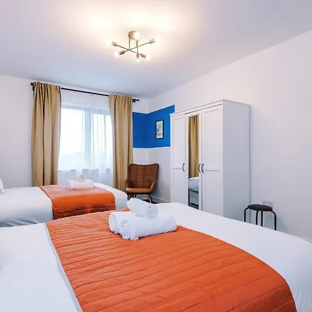Modern Sleeps 4 & Free Parking Lejlighed *