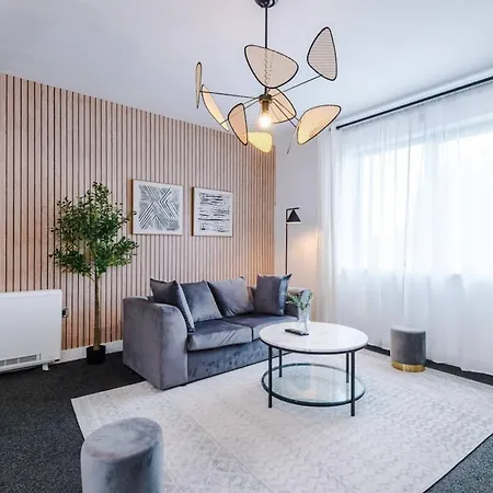 Modern Sleeps 4 & Free Parking *