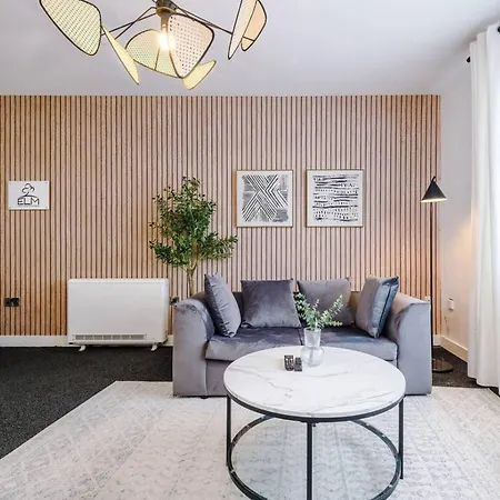 Daire Modern Sleeps 4 & Free Parking *