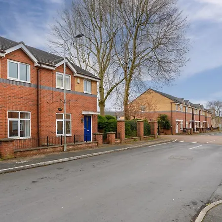 Holiday home 3bdr Gated Parking Near Centre Manchester