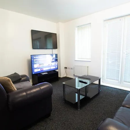 Close To Centre 3-bed Townhouse, Sleeps 7, Free Parking, Great Transport Links Appartamento