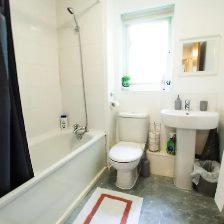 Close To Centre 3-bed Townhouse, Sleeps 7, Free Parking, Great Transport Links Appartamento *