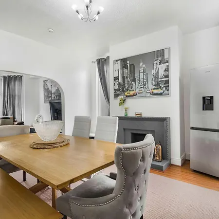 Pensionat Guestready - Charming In Vibrant Levenshulme Manchester