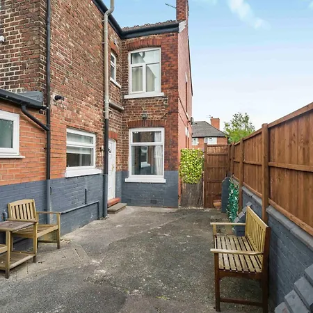 Guestready - Charming In Vibrant Levenshulme