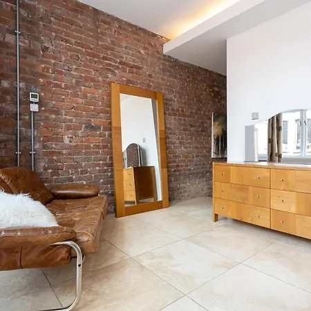 Luxury Penthouse With Private Roof Terrace