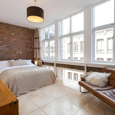 Luxury Penthouse With Private Roof Terrace *