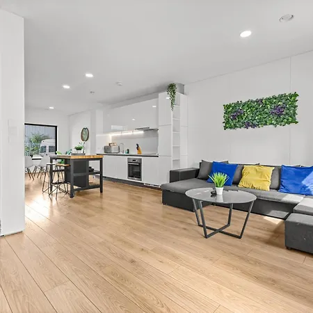 Large Townhouse 5 Beds With Two Parking Spaces - Centre