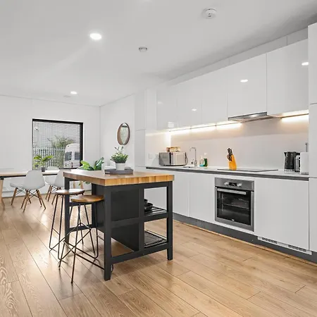 Large Townhouse 5 Beds With Two Parking Spaces - Centre 아파트