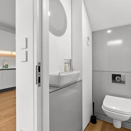 Large Townhouse 5 Beds With Two Parking Spaces - Centre 맨체스터