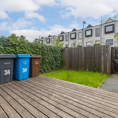 Large Townhouse 5 Beds With Two Parking Spaces - Centre Holiday home Manchester