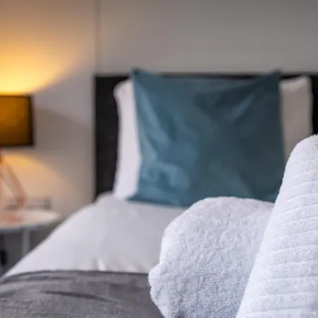 Large Townhouse 5 Beds With Two Parking Spaces - Centre * 맨체스터