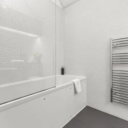 Large Townhouse 5 Beds With Two Parking Spaces - Centre Holiday home *