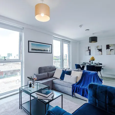 2br Chic And Stylish In Salford, Wifi, Kitchen, Parking With View Apartment *