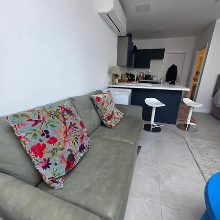 Bee Hive Flat בית הארחה *