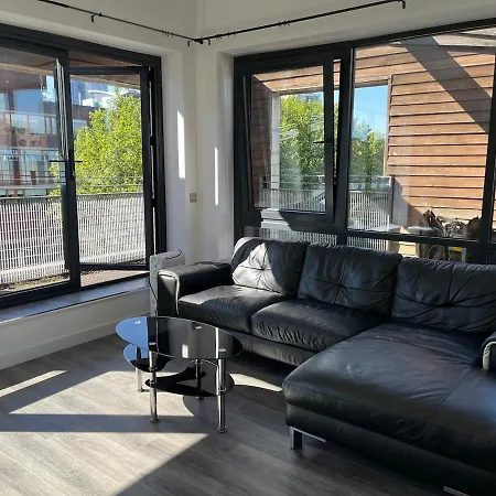 2 Morden In Centre Апартаменты *