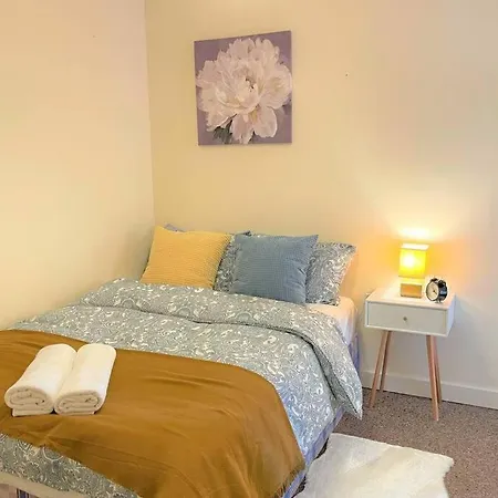 Mosh Hulme Apartmán 4*