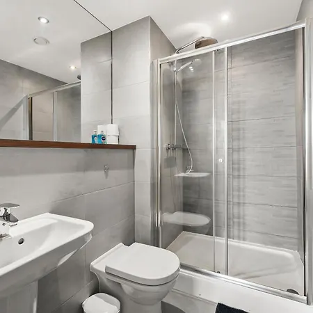 The Artist Abode In - Parking Apartman