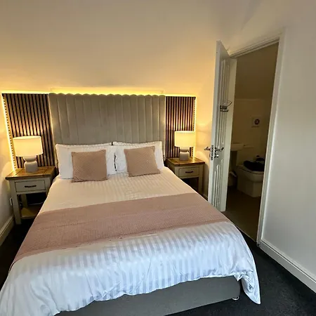 Apartamento Stylish 4br Townhouse On Stretford Marina - Waterside In M32 *