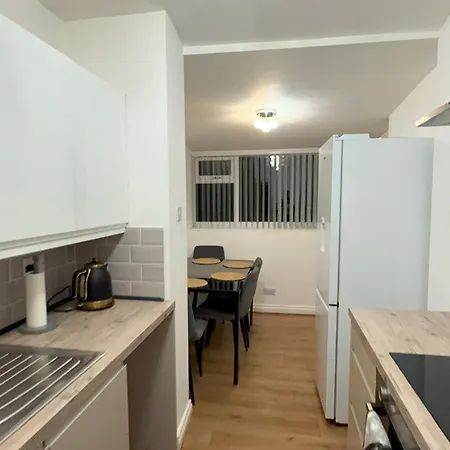 Contractor Stays, Fast Wifi, Free Parking, Work *