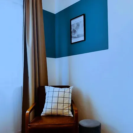 Modern Sleeps 4 & Free Parking * Manchester