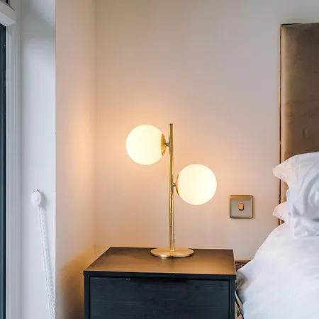 Monthlyescape Family Leisure Wifi Sleeps4 דירה