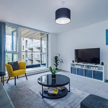 アパート Charming Salford, Staycation, Wifi, Sleeps 5