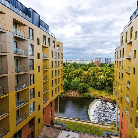 Διαμέρισμα Charming Salford, Staycation, Wifi, Sleeps 5 Μάντσεστερ