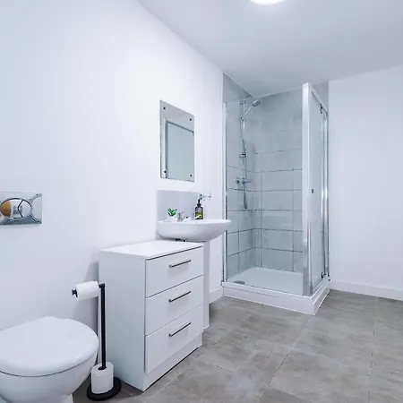 Διαμέρισμα Charming Salford, Staycation, Wifi, Sleeps 5