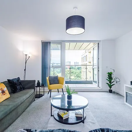 Charming Salford, Staycation, Wifi, Sleeps 5 Μάντσεστερ