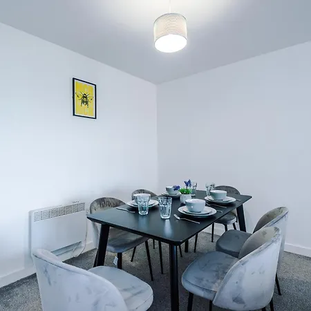 Apartment Charming Salford, Staycation, Wifi, Sleeps 5 Manchester